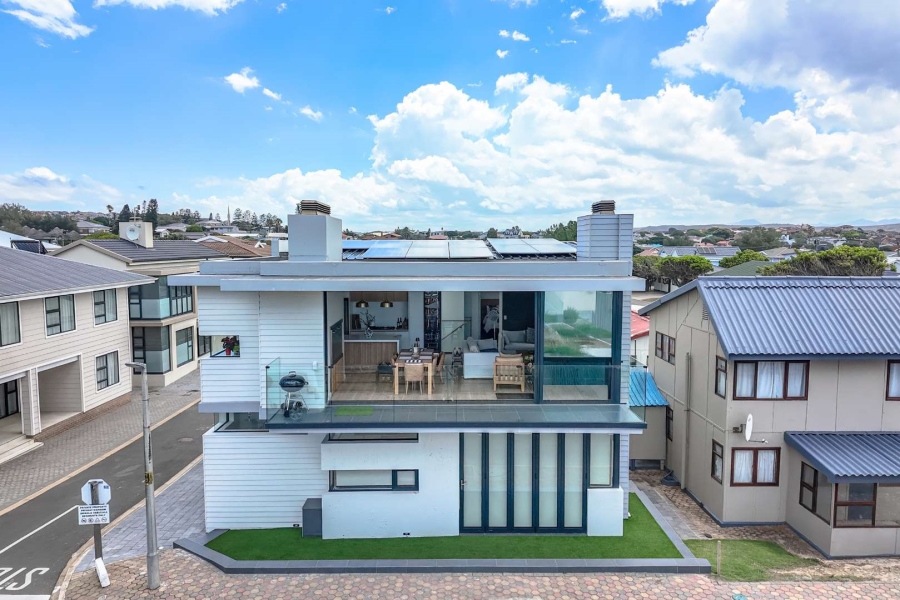 4 Bedroom Property for Sale in Hartenbos Central Western Cape